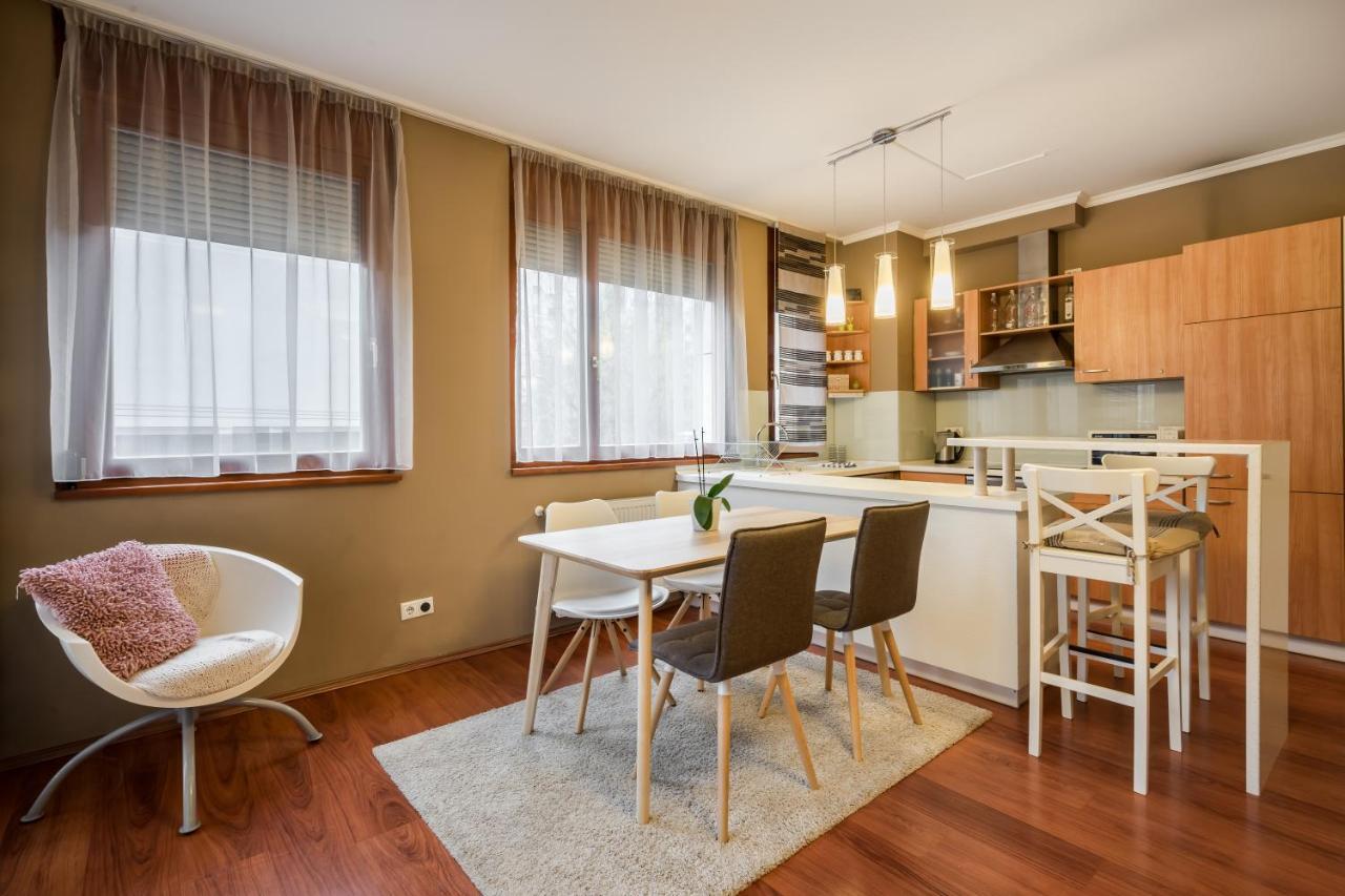 Apartment Downtown Karpat 9 Budapest Esterno foto