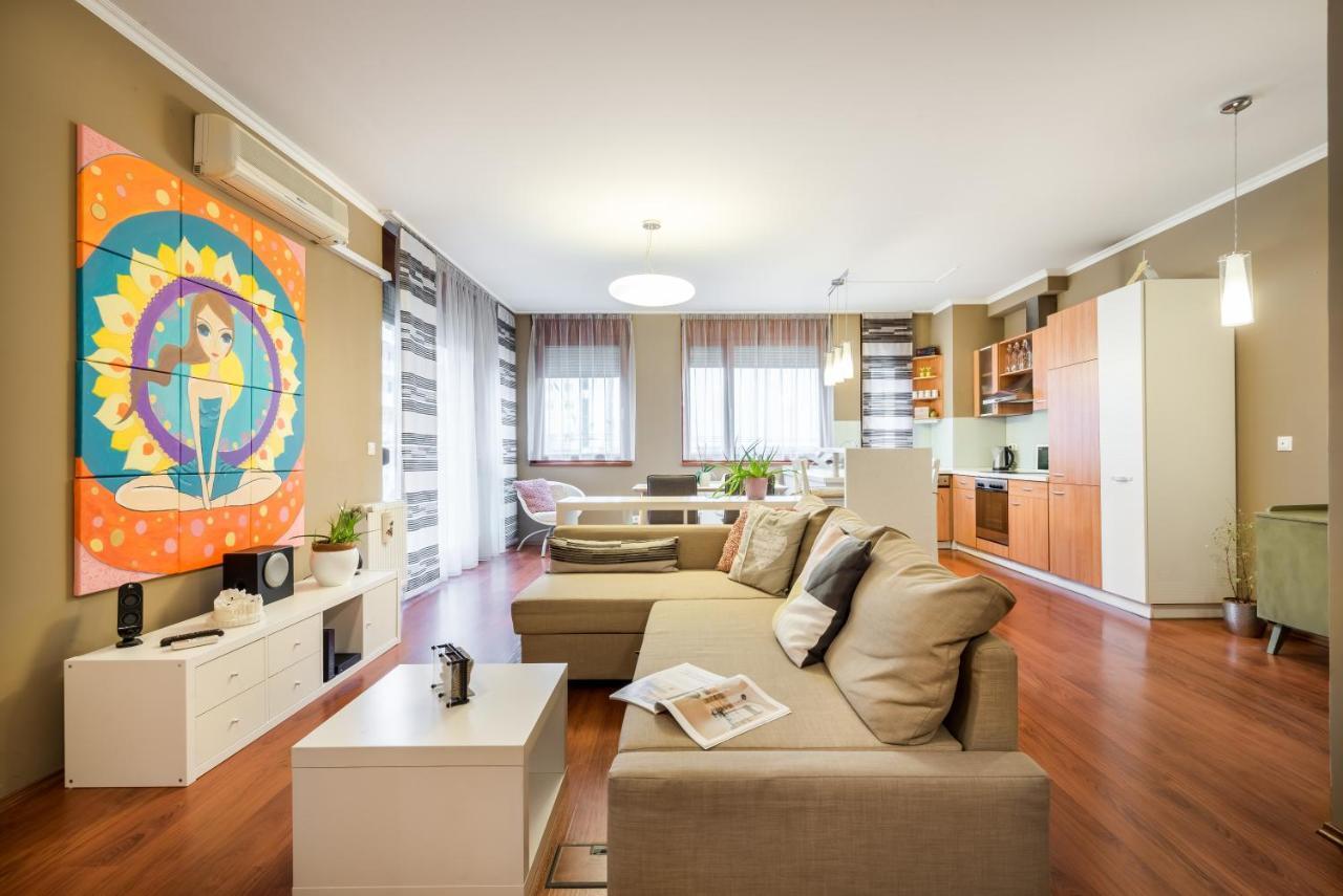 Apartment Downtown Karpat 9 Budapest Esterno foto